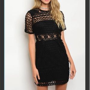 Gorgeous lined SELF PORTRAIT vibe black dress.